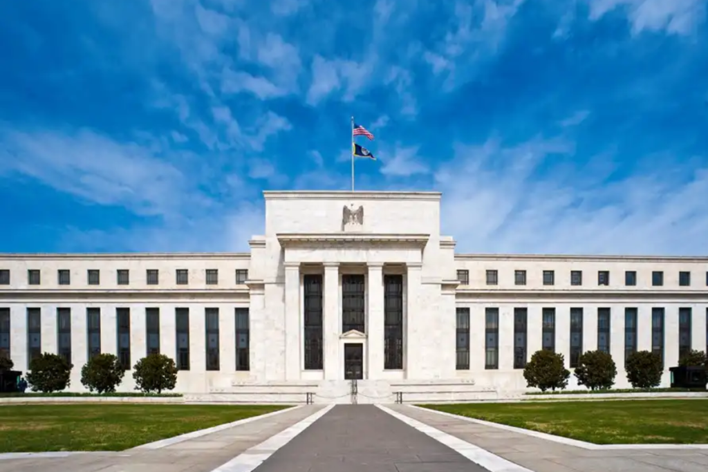 Inflação alta mantém Fed cauteloso com cortes nas taxas